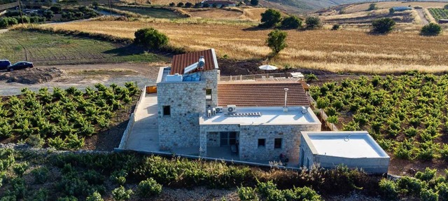 Villa Oinothea, Kathikas - a villa that sleeps 8 guests in 4 bedrooms in Paphos