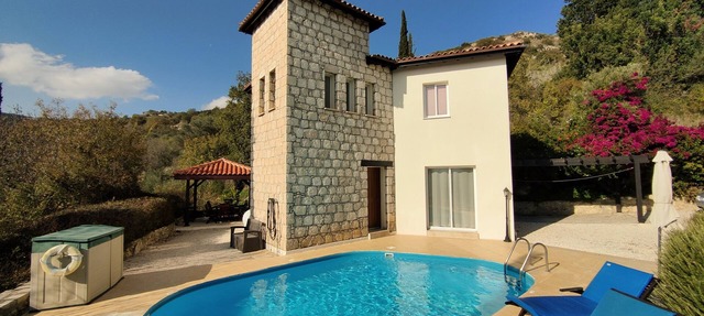 Villa Pano Limni Cottage, Miliou. in Miliou