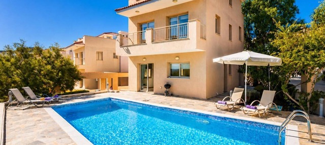 Villa Panorama Tria - Four Bedroom Villa, Sleeps 8 in Drouseia