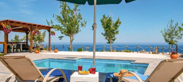 Villa Paradiso Sunset in Pomos