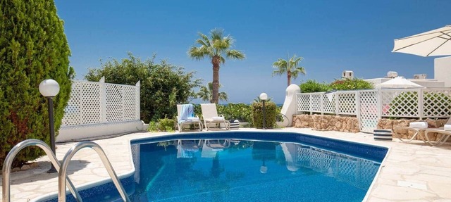 Villa Pearl Bay - 5 Bed Villa, Private Pool, Close to Beach in Kissonerga