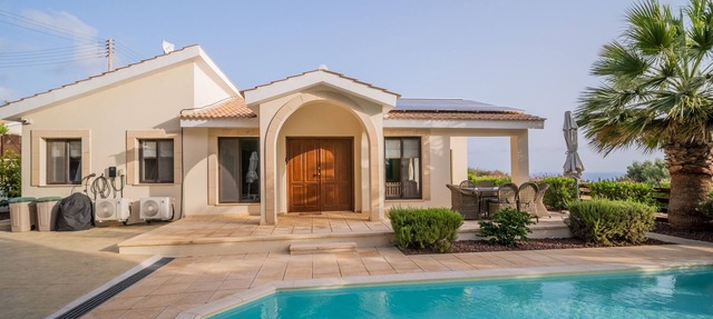 Villa Pleiades - sea views, private pool & hot tub in Kouklia