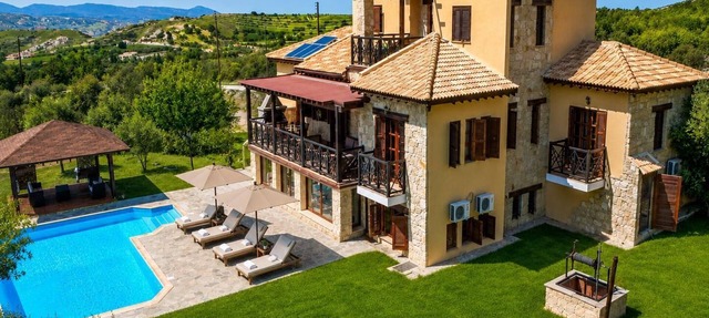 Villa River View - Four Bedroom Villa, Sleeps 9 in Peristerona