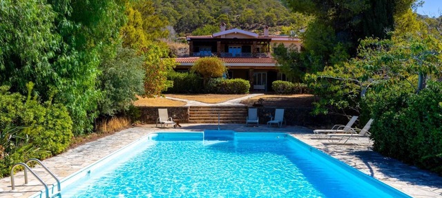 Villa Sea Pines - Three Bedroom Villa, Sleeps 8 in Nea Dimmata