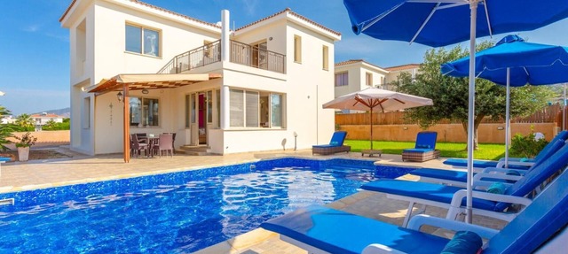 Villa Seashore One - Four Bedroom Villa, Sleeps 8 in Argaka