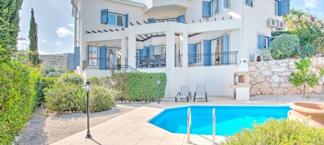 Villa Serendipity - a villa that sleeps 6 guests in 3 bedrooms in Latchi