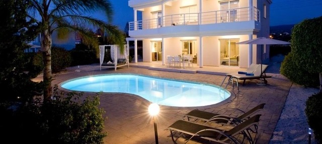 Villa St George - Large 3 Bedroom Holiday Villa in St George's (Agios Georgios), Paphos in Peyia