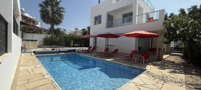 Villa Sunny Breeze In A Prime Spot Near Everything in Coral Bay Peyia Paphos