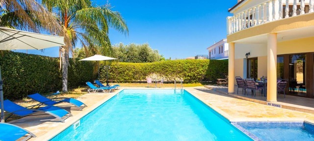 Villa Tsikkos Ena - Three Bedroom Villa, Sleeps 6 in Argaka
