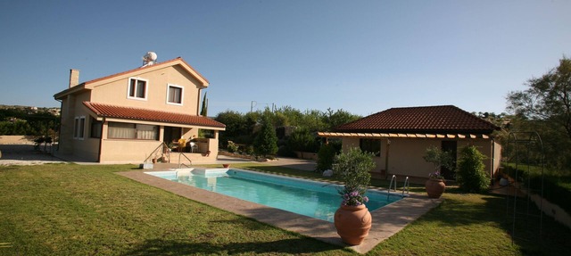 VILLA VASA WITH SWIMMING POOL in Vasa Koilaniou