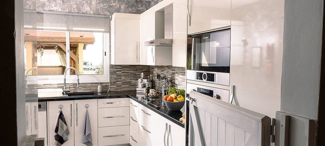Villa Venezi, Peyia - a villa that sleeps 6 guests in 3 bedrooms in Paphos