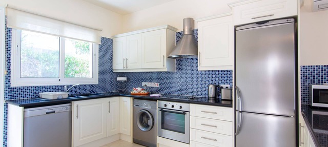 Villa Vera - a villa that sleeps 6 guests in 3 bedrooms in Latchi