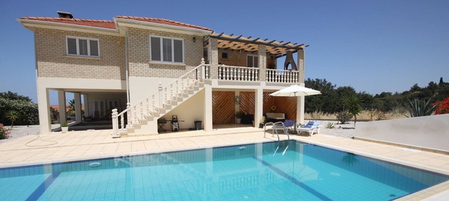 Villa Vivienne stunning sea views in Kyrenia