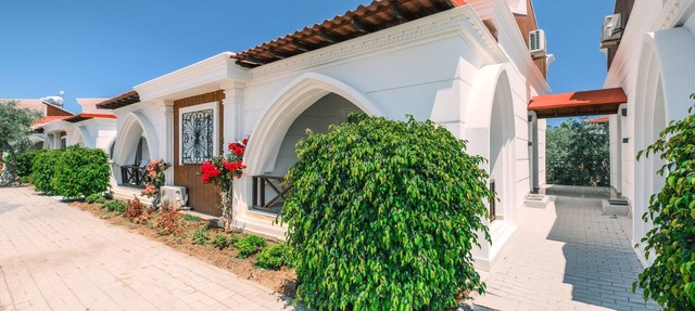 Villa w Garden, Balcony 5 min to Kyrenia Harbor in Girne