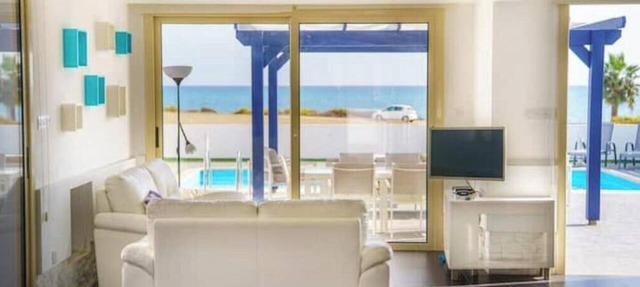 Villa Waves in Mazotos