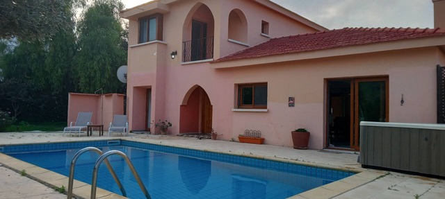 Villa with 4 Bedrooms . Pool and Hot tub in Catalkoy