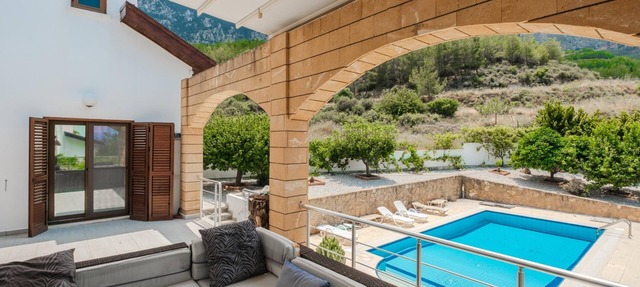 Villa with Pool and Garden 9 min to Beach in Lapta in Girne