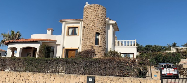 Villa with Private Pool and Sea Views in Esenteae