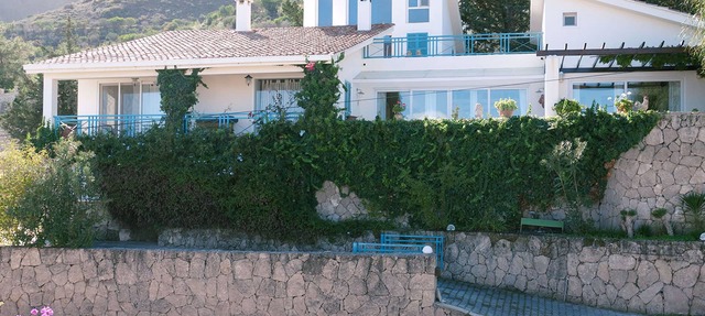 Villa with wonderful garden and private pool in Karmi in Karaman