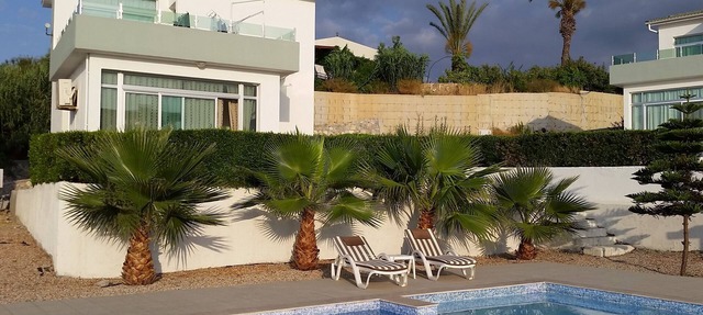 Village Location with stunning Sea/Pool views, 3 minutes walk from restaurants in Esentepe