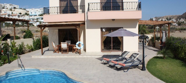 Vineland Cottage . Free Wi-Fi . Big pool with walk in steps in Pissouri Bay