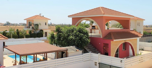 Wealthystays: 3BR Terrace BBQ Villa with pool in Liopetri