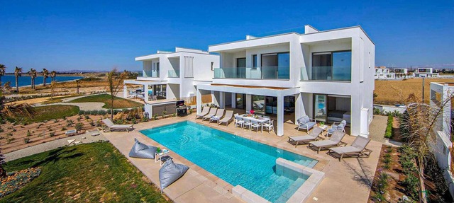 Welcome to this exclusive modern villa in a fenced complex, just minutes from the coast. Bright and in Larnanca