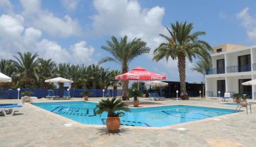 West End Hotel in Peyia