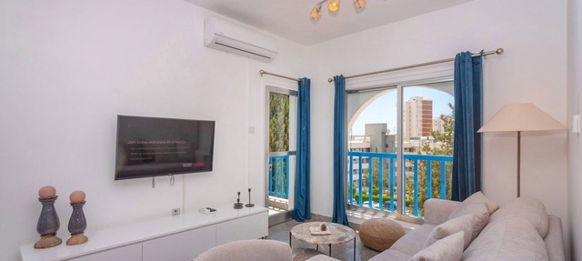 White Arches Sea View Apt No.2 in Agios Tychonas