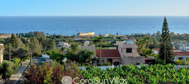 Wonderful Villa. Big pool. Colorful garden, Amazing Sea views, VILLAS for GROUPS in Peyia Coral Bay /Akamas area