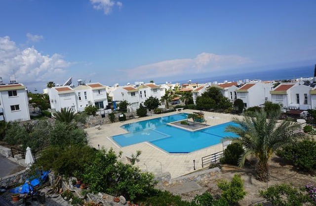 Gorgeous view. Sea, pool & mountain view . Catalkoy / Girne in Kyrenia