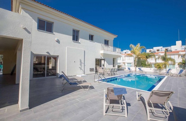 Villa ∙ 4 bedrooms ∙ 8 guests in Protaras