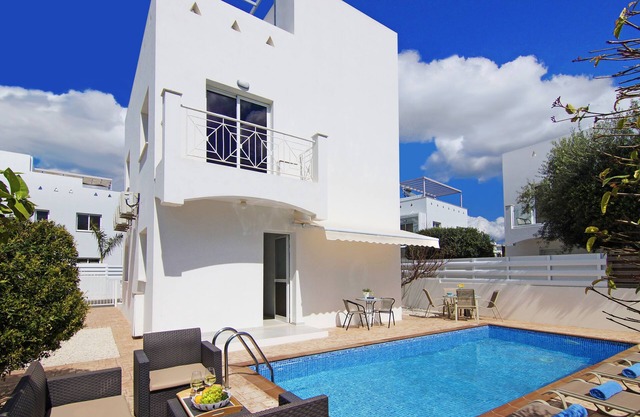 Villa Nissi Beach 
