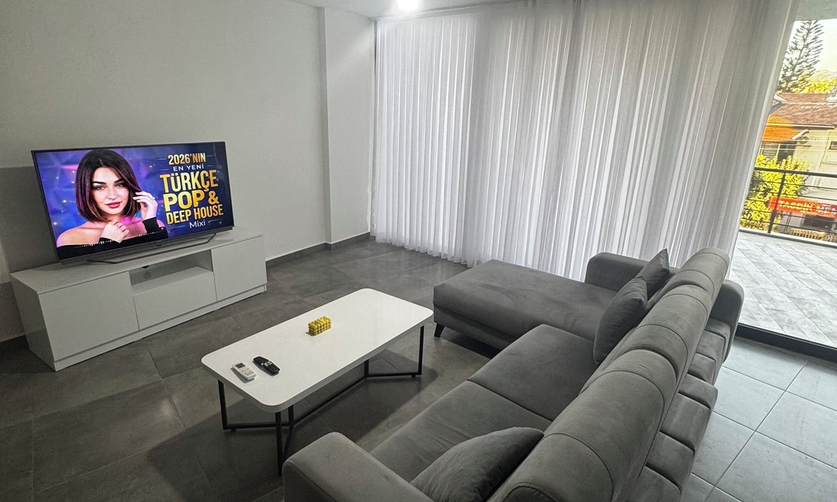 Kyrenia Apartment | Girne- Geniş Teraslı Modern 2+1 Daire