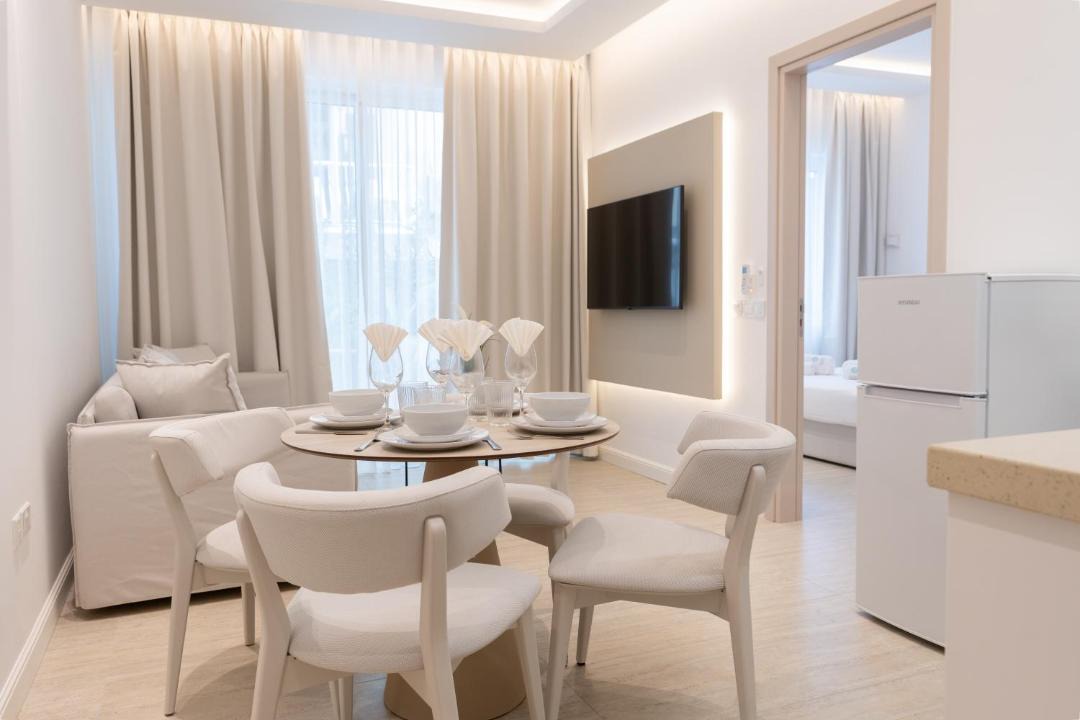 Larnaca Apartment | Dinglis Beach Hotel Suites
