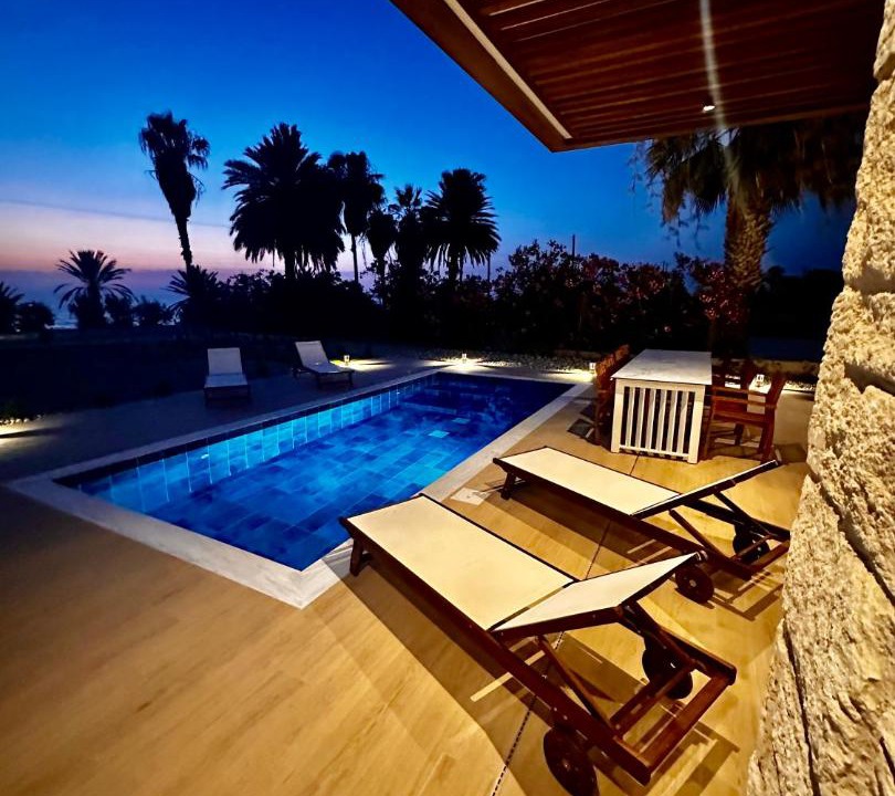 Argaka Villa | Santa Barbara Seafront villas w jacuzzi pool