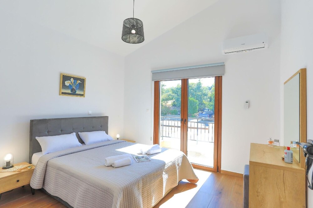 Photo of Bedroom in Meladeia
