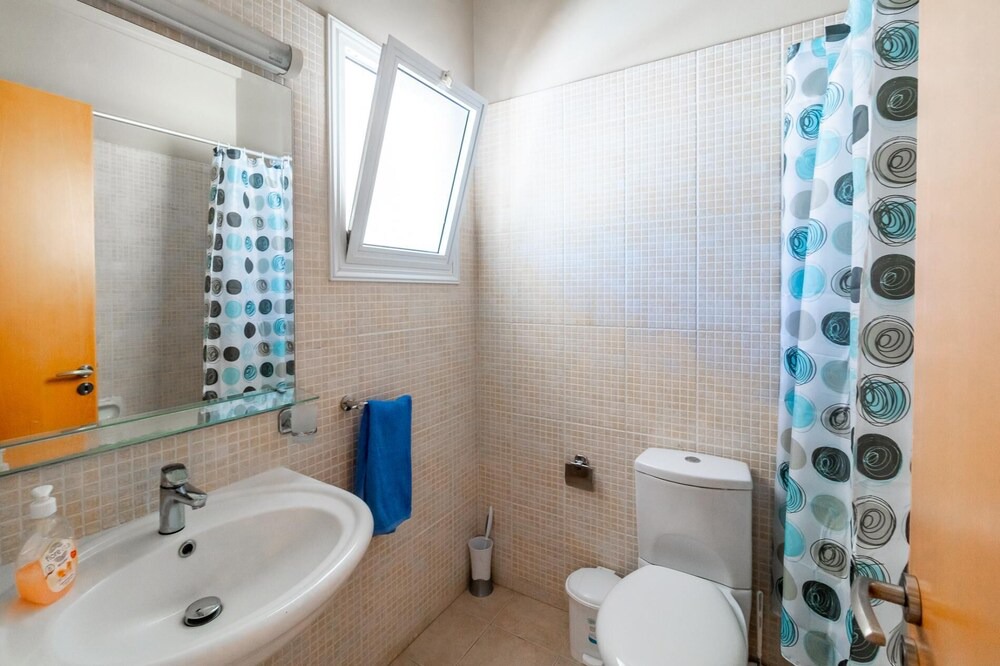Photo of Bathroom in Latsi