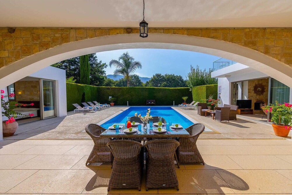 Photo of Outdoor in Giolou