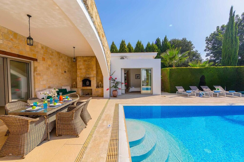 Photo of Outdoor in Giolou