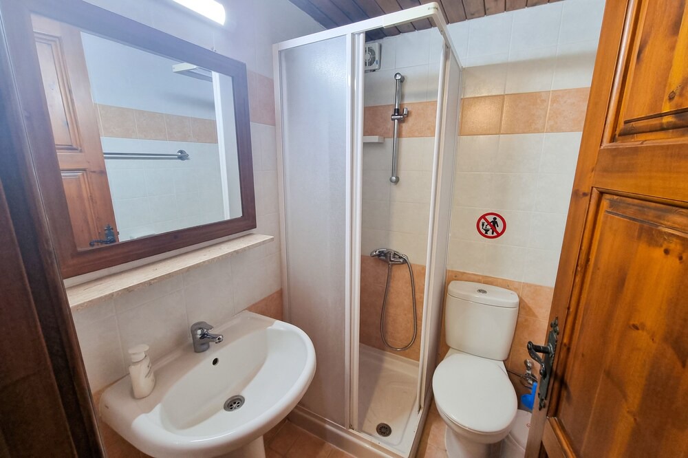 Photo of Bathroom in Skarinou