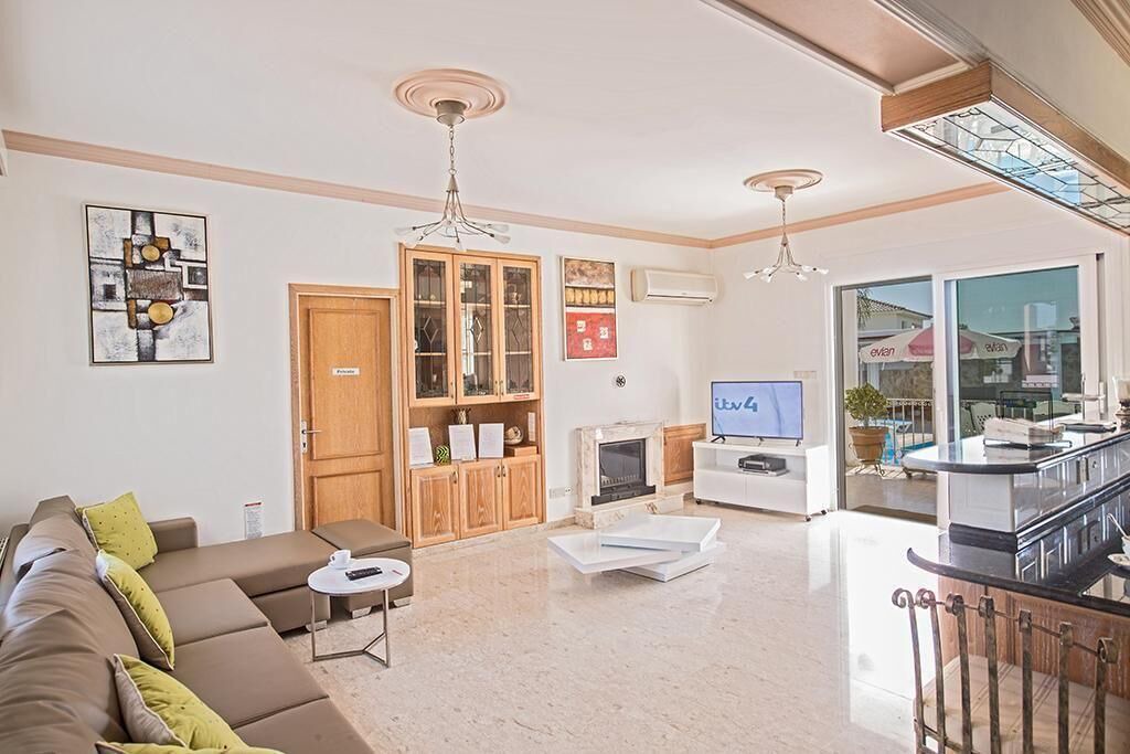 Photo of Livingroom in Paralimni