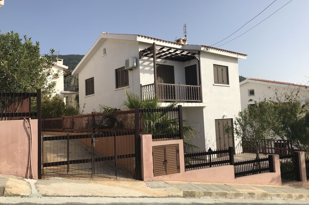 Photo of Others in Pomos