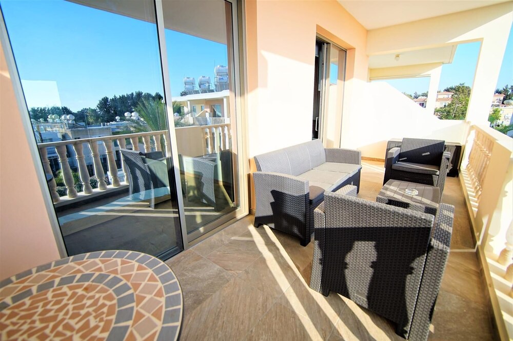 Photo of Patio Balcony in Universal