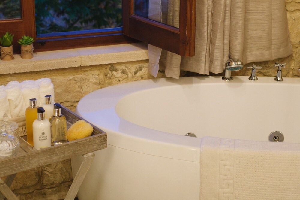 Photo of Bathroom in Vouni