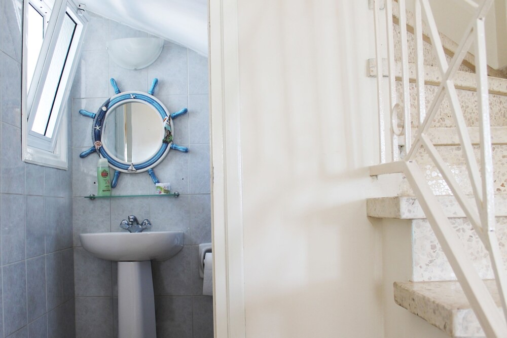 Photo of Bathroom in Pervolia