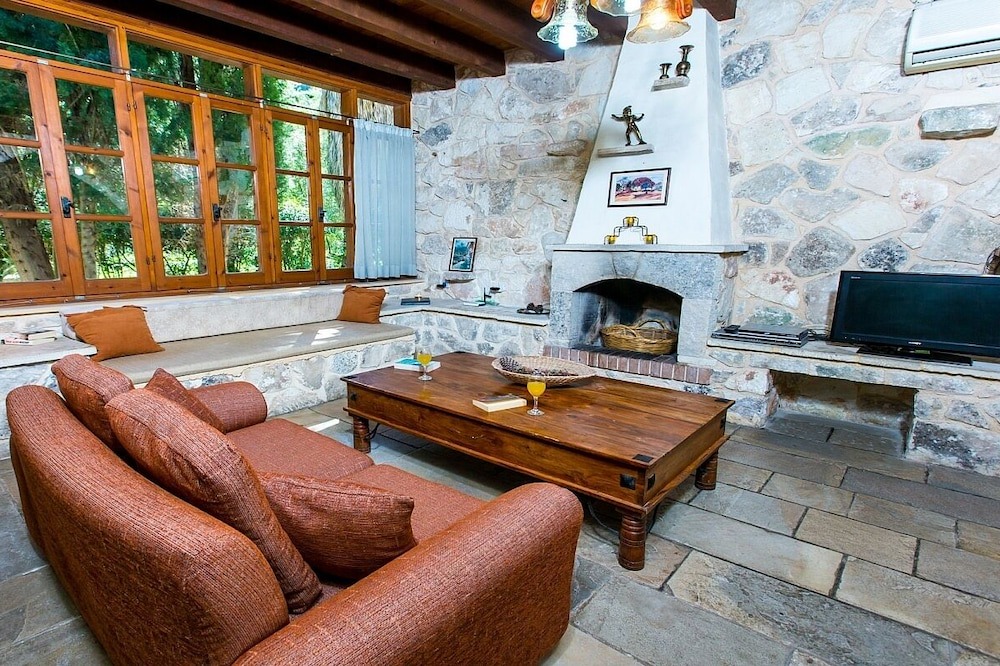 Photo of Livingroom in Miliou