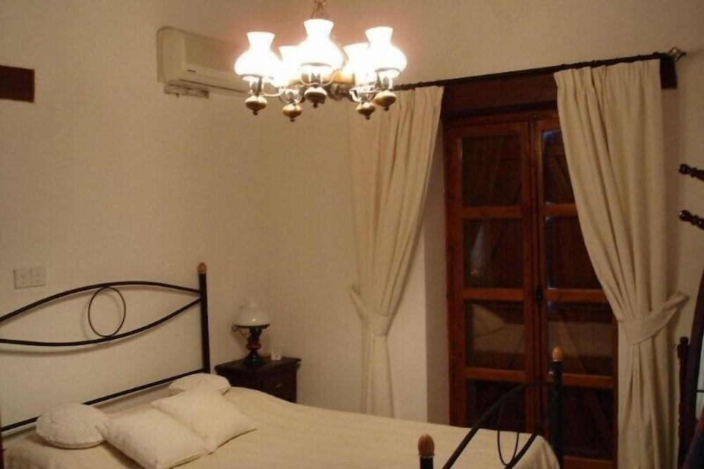 Photo of Bedroom in Akapnou