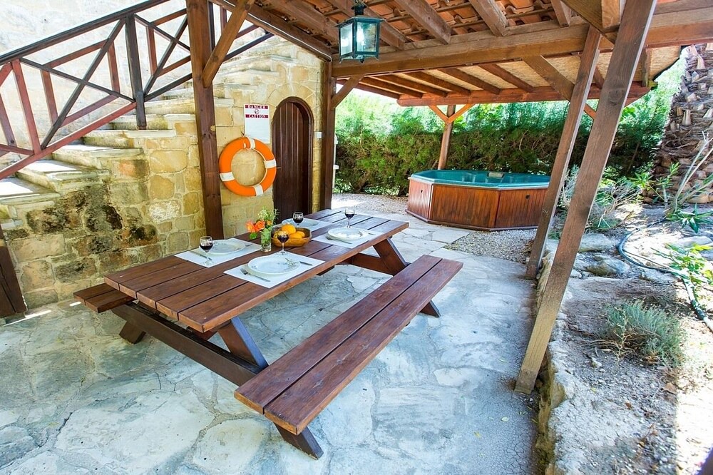Photo of Patio Balcony in Miliou