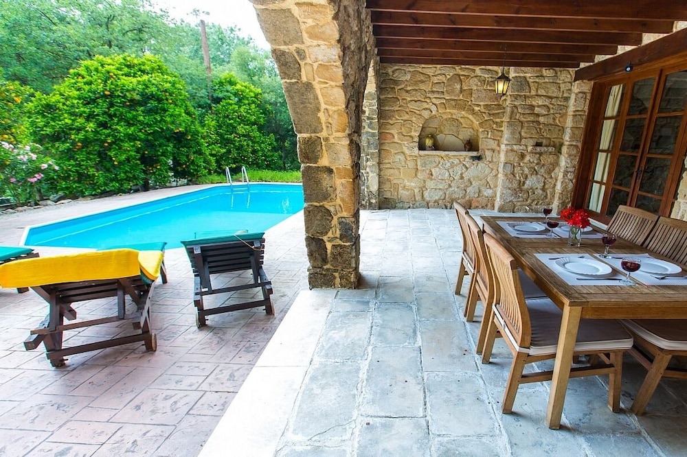 Photo of Patio Balcony in Miliou
